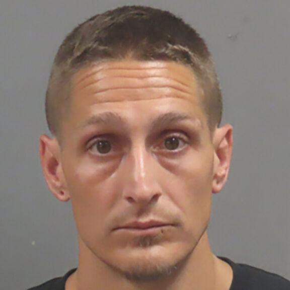 Man charged after allegedly fleeing from Crystal City Police